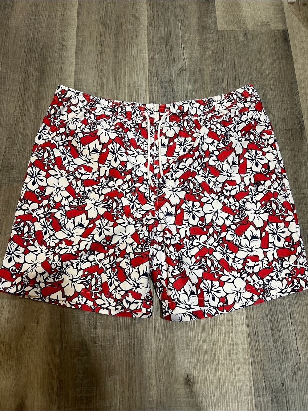 🛍️BOGO FREE Vineyard Vines for Target Men’s swim trunks size L in EUC